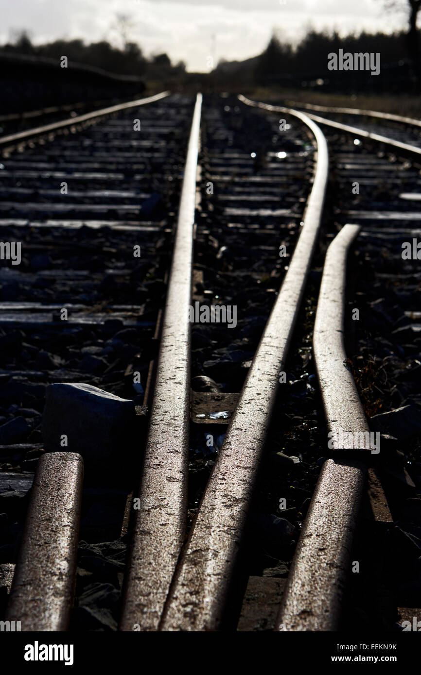 Vecchio abbandonato in disuso le linee ferroviarie nella contea di Mayo in Irlanda Foto Stock