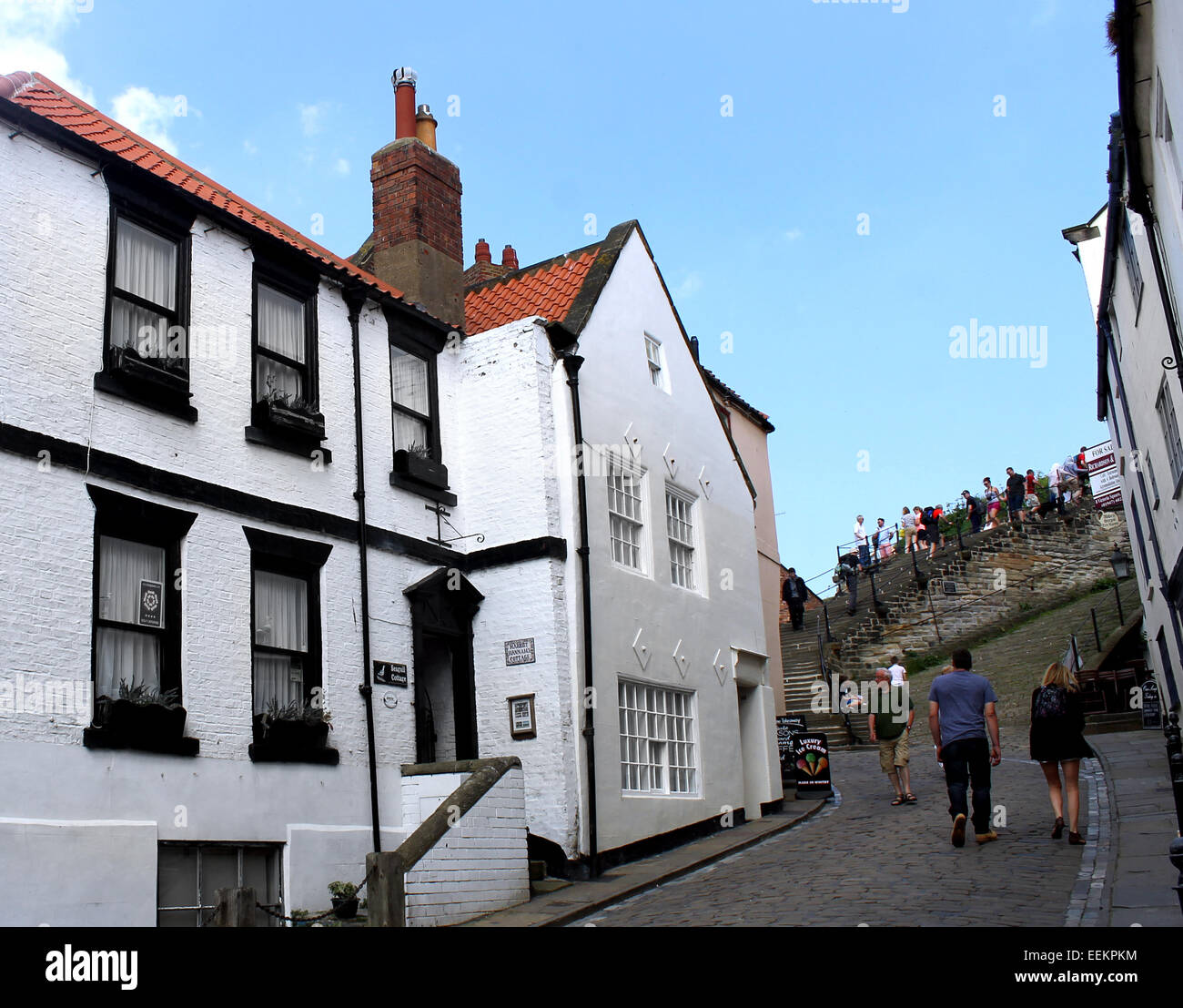 WHITBY, North Yorkshire, Inghilterra - 20 Maggio 2014: Whitby resort il 20 maggio 2014. Si tratta di una popolare destinazione turistica di sempre Foto Stock