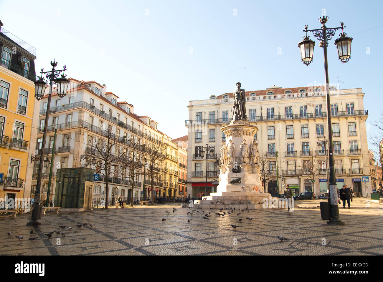 Lisbona, Portogallo- Gennaio 11th, 2015: Statua di Luis de Camoes di Lisbona il 11 gennaio 2015 Lisbona, Portogallo. Chiado Foto Stock