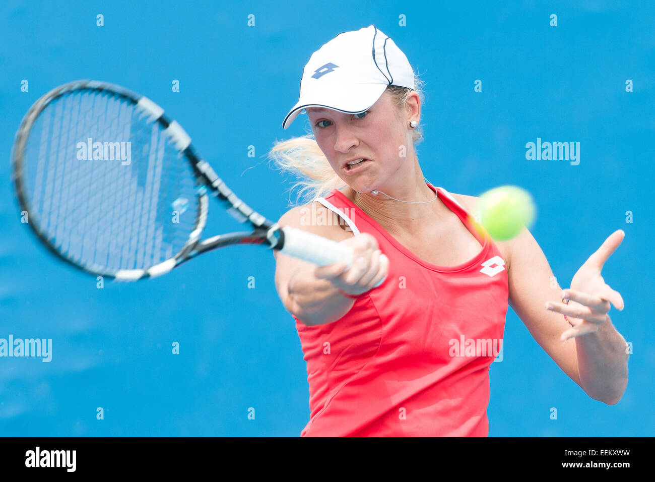 Melbourne, Australia. Xx gen, 2015. Denisa Allertova (CZE) in azione in un primo round match contro Romina via Oprandi (SUI) al giorno due del 2015 Australian Open Grand Slam torneo di tennis a Melbourne Park a Melbourne, Australia. Sydney bassa/Cal Sport Media. Denisa Allertova (CZE) ha vinto 6-0 6-2 Credito: csm/Alamy Live News Foto Stock