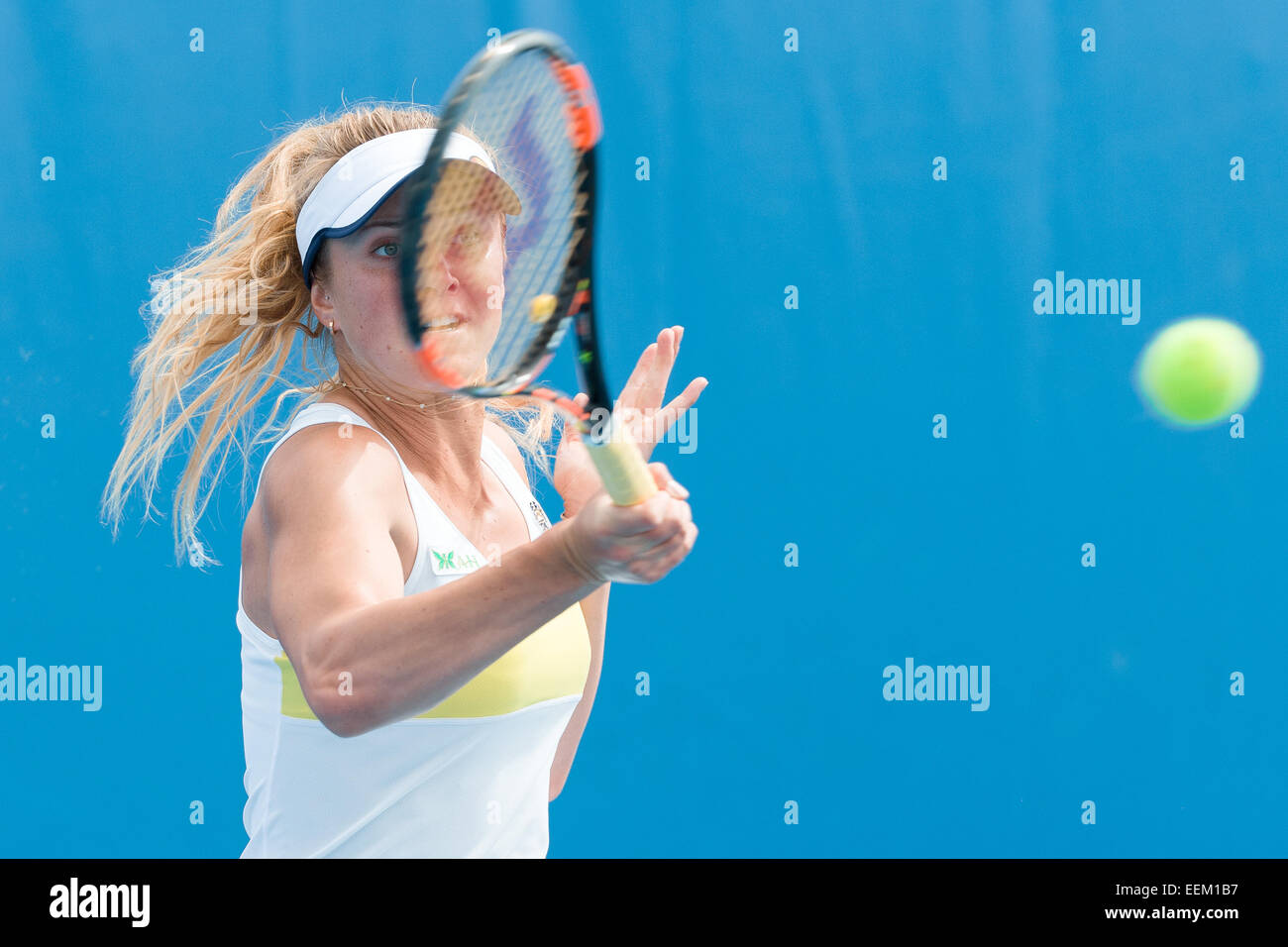 Melbourne, Australia. Xx gen, 2015. Elina Svitolina (UKR) in azione in un primo round match contro Yulia Putintseva (KAZ) al giorno due del 2015 Australian Open Grand Slam torneo di tennis a Melbourne Park a Melbourne, Australia. Sydney bassa/Cal Sport Media. Credito: csm/Alamy Live News Foto Stock