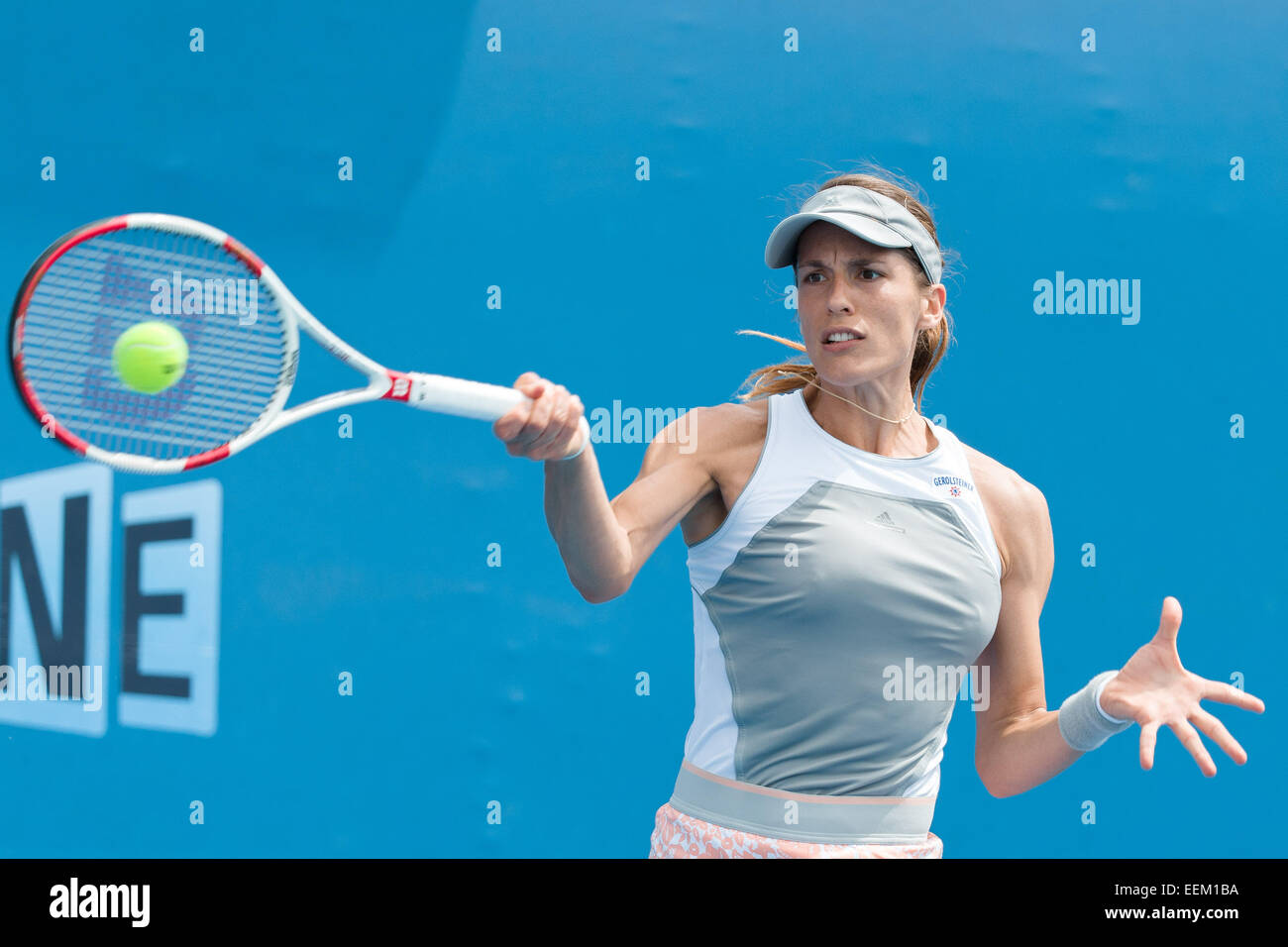 Melbourne, Australia. Xx gen, 2015. Andrea Petkovic (GER) in azione in un primo round match contro Madison Brengle (USA) il giorno due del 2015 Australian Open Grand Slam torneo di tennis a Melbourne Park a Melbourne, Australia. Sydney bassa/Cal Sport Media. Credito: csm/Alamy Live News Foto Stock