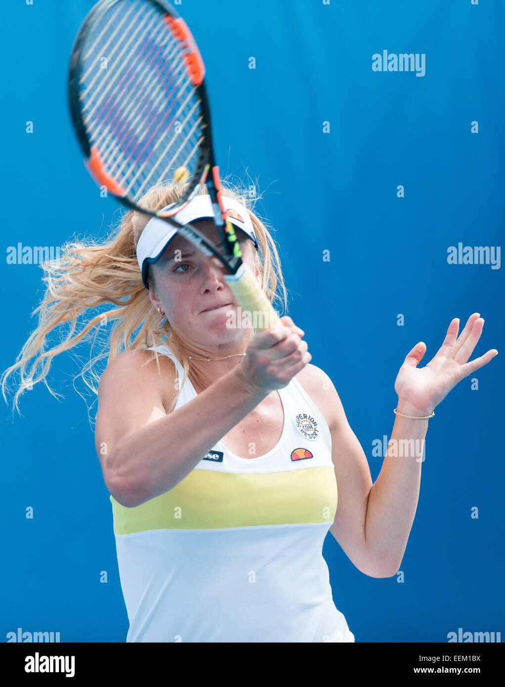 Melbourne, Australia. Xx gen, 2015. Elina Svitolina (UKR) in azione in un primo round match contro Yulia Putintseva (KAZ) al giorno due del 2015 Australian Open Grand Slam torneo di tennis a Melbourne Park a Melbourne, Australia. Sydney bassa/Cal Sport Media. Credito: csm/Alamy Live News Foto Stock