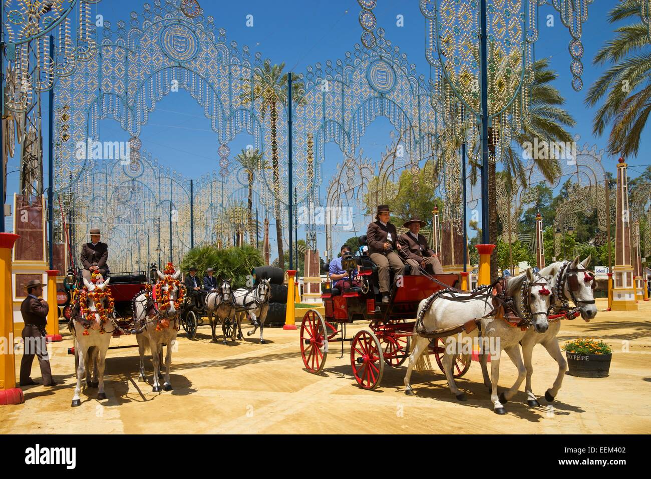Carrelli a Feria del Caballo, Jerez de la Frontera, Andalusia, Spagna Foto Stock