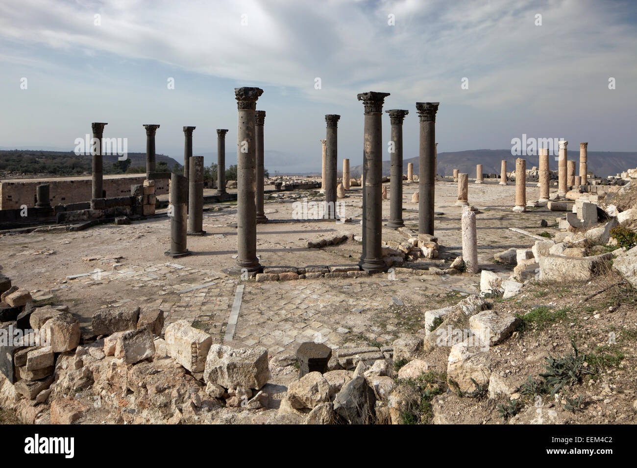 Pilastri della chiesa a pianta ottagonale, basilica, antica città di Gadara, Umm Samir, Giordania Foto Stock