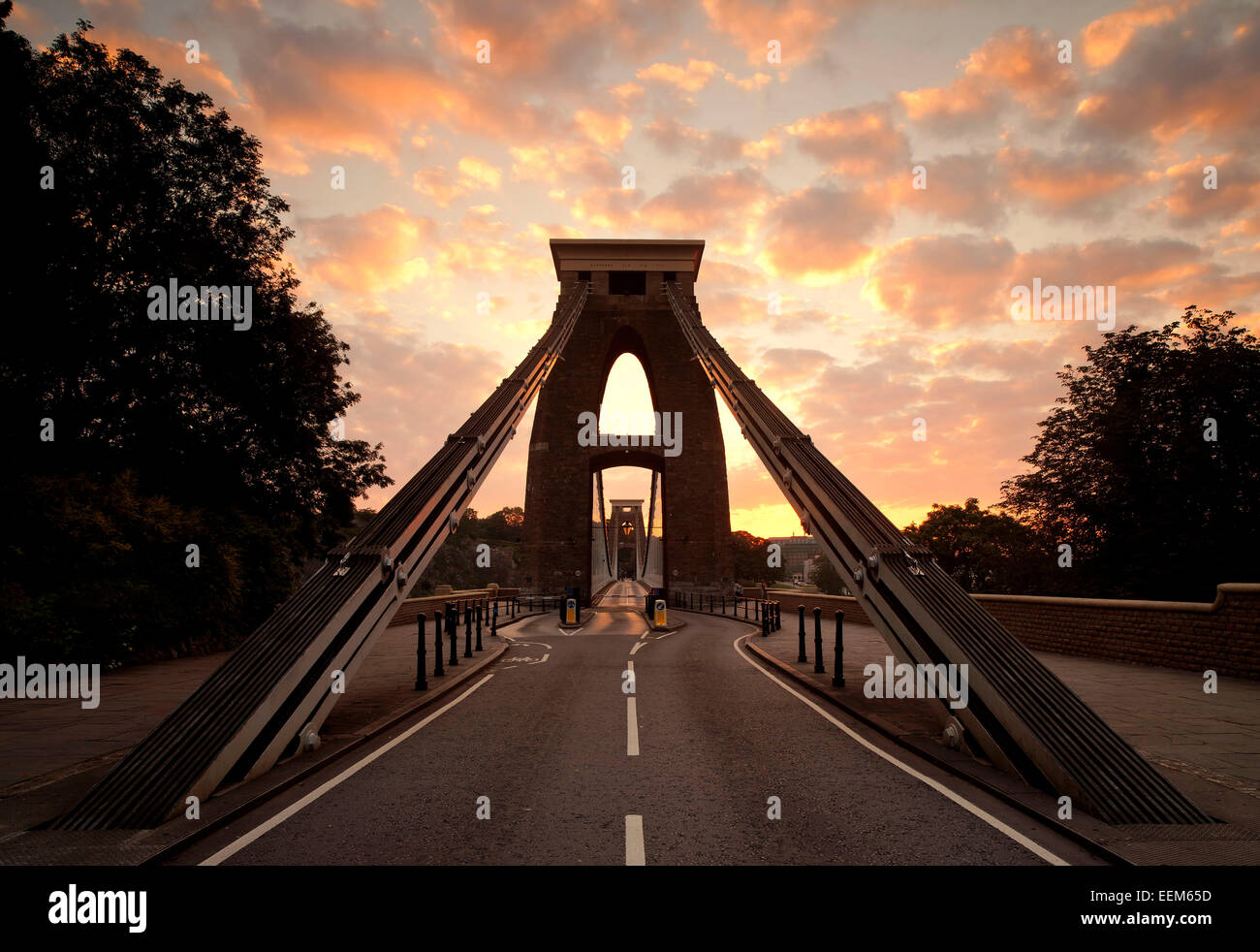 Regno Unito, Inghilterra, Bristol, Clifton Suspension Bridge a sunrise Foto Stock