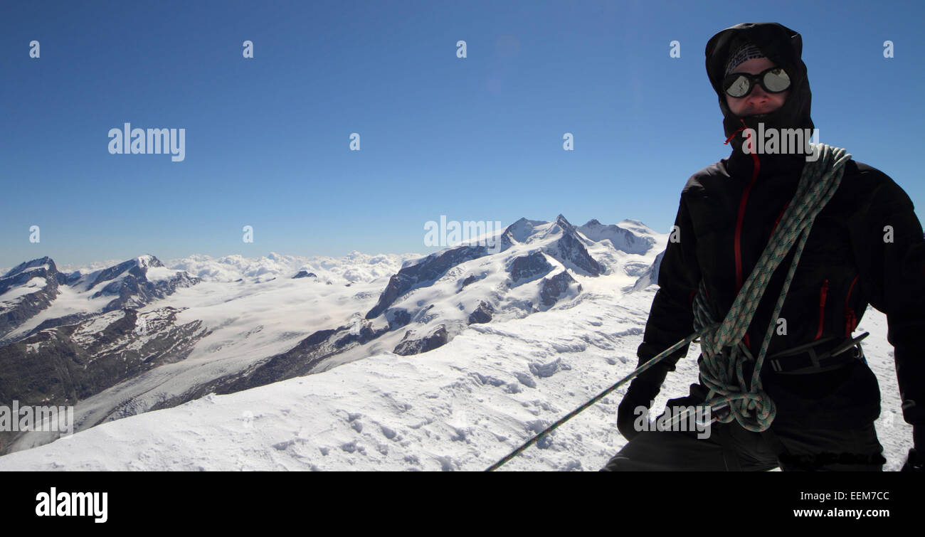 La Svizzera, Ritratto di scalatore in montagne innevate Foto Stock