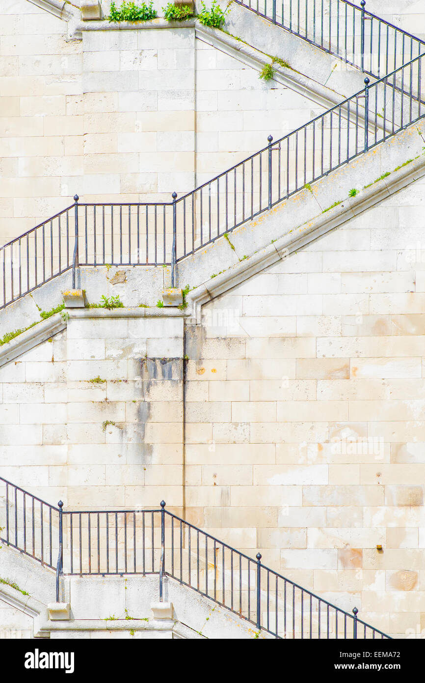 Bannister e la scala su edificio alto Foto Stock