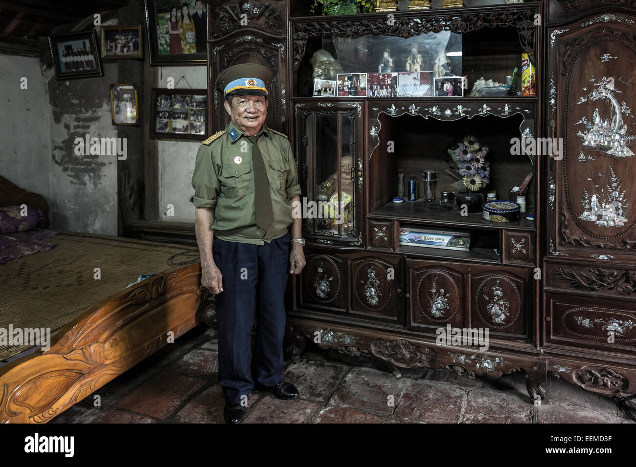 Capitano Nha Tran Ngoc era uno degli ufficiali responsabili della difesa aerea della città di Hanoi contro il bombardamento americano. Foto Stock