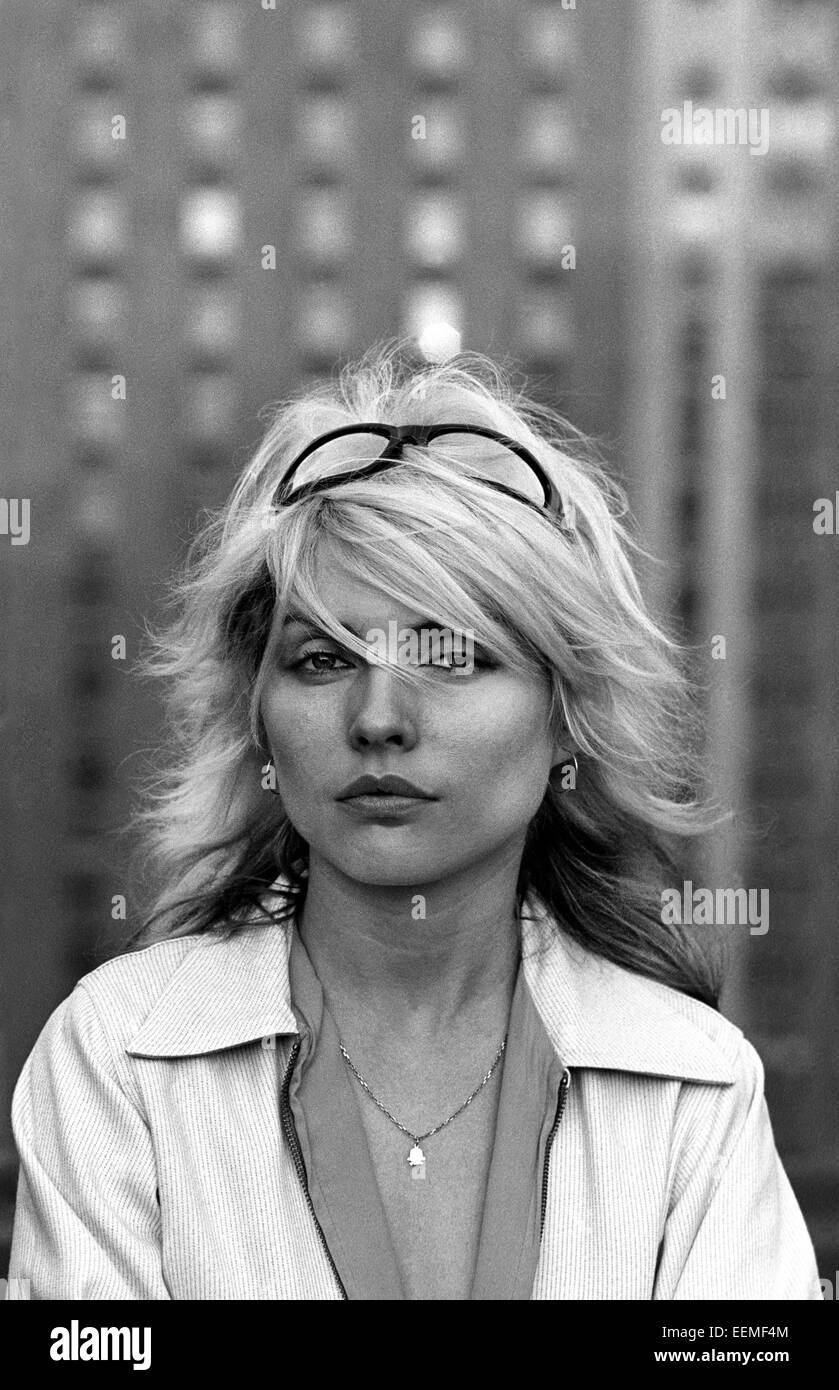 Debbie Harry dei Blondie prendere una pausa fromrecording linee parallele LP in impianto Record studio New York 1978 Foto Stock