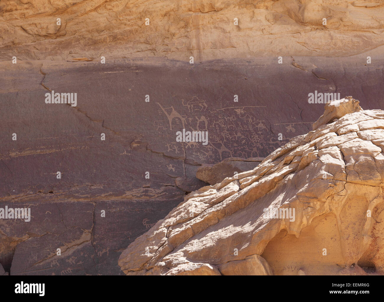 Le incisioni rupestri di Wadi Rum Giordania Medio Oriente Foto Stock