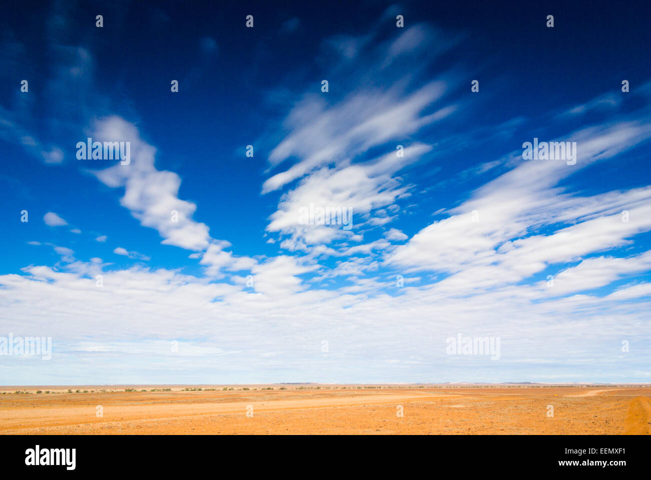 Drammatica su Sky Moon Plain, vicino a Coober Pedy, outback Australia del Sud Foto Stock