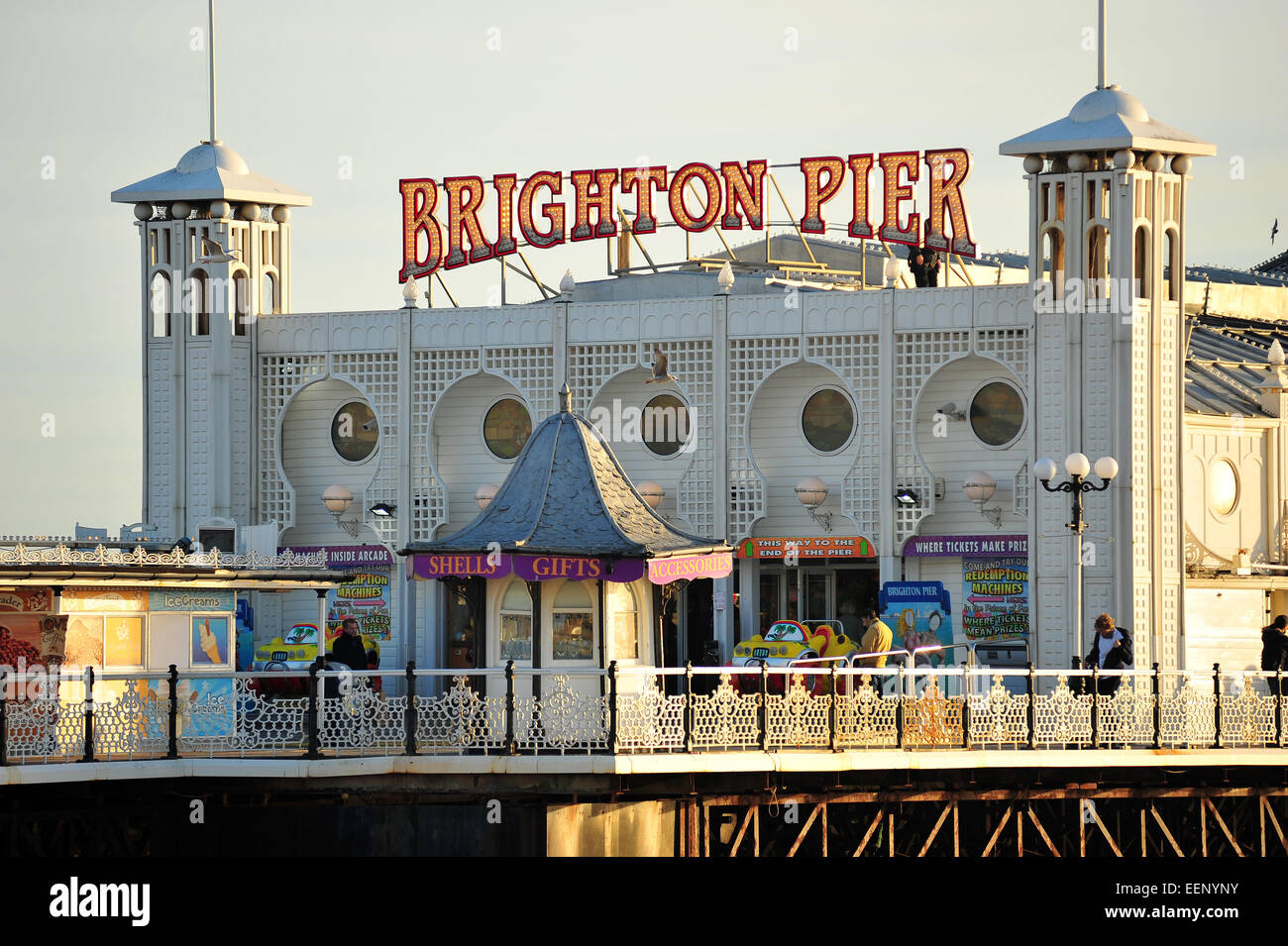 Il Molo di Brighton sul lungomare di Brighton nel Regno Unito Foto Stock