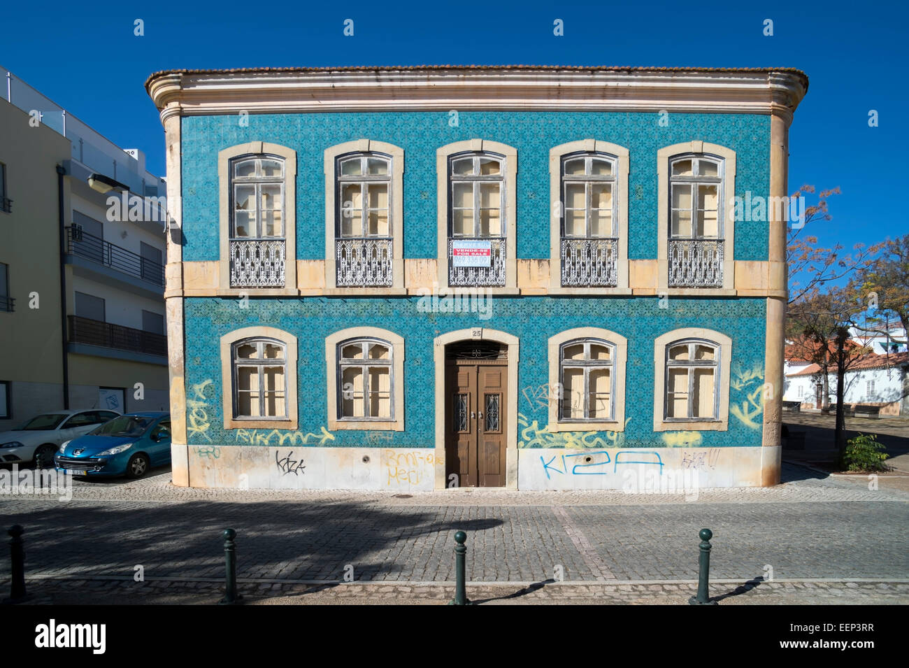 Blu tradizionale edificio piastrellato in Silves, Algarve, PORTOGALLO Foto Stock