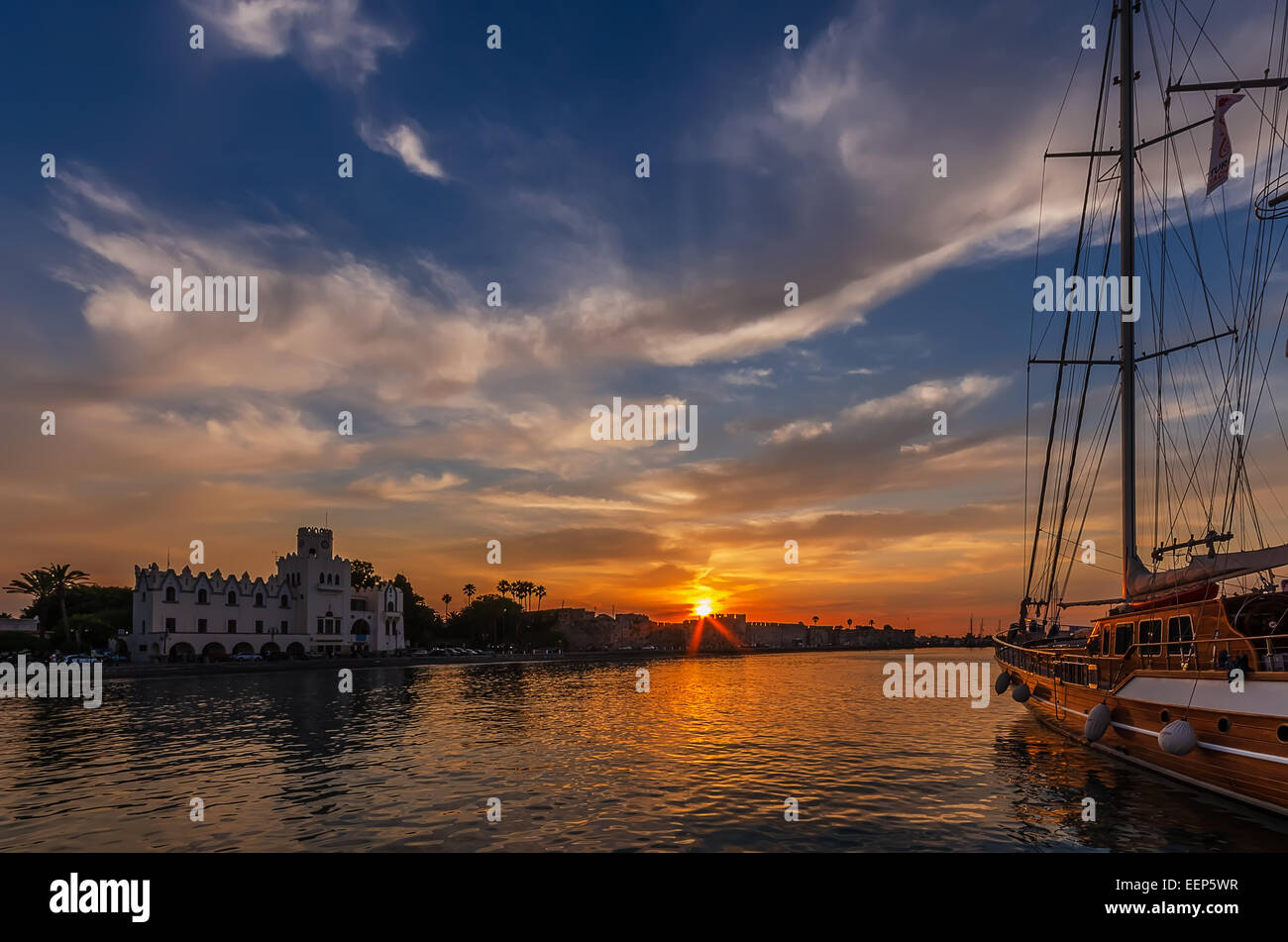 Porto di isola di Kos Grecia al tramonto Foto Stock