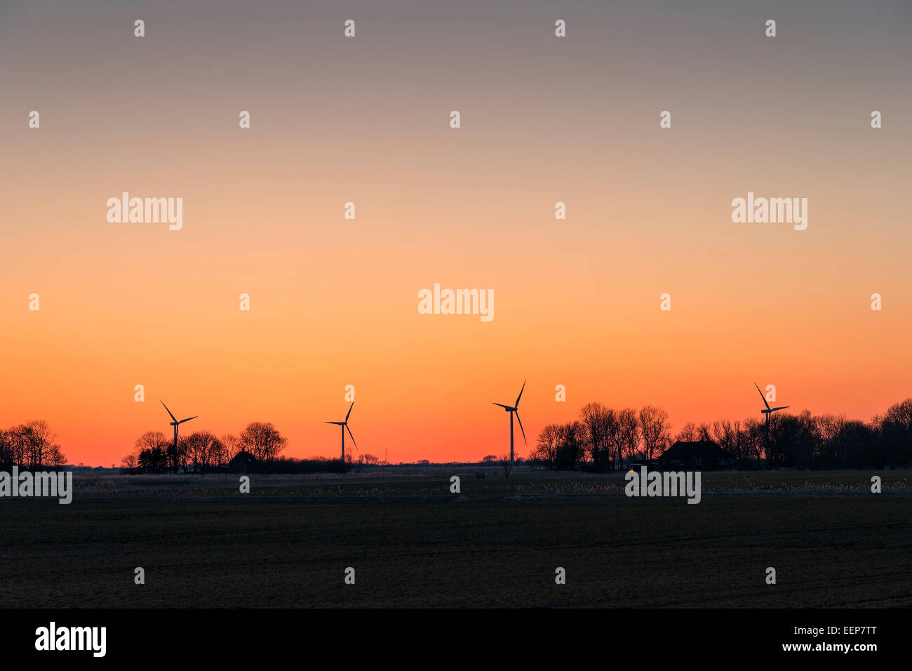 Immagine di mulini a vento al tramonto un spazio libero al cielo in Germania settentrionale Foto Stock