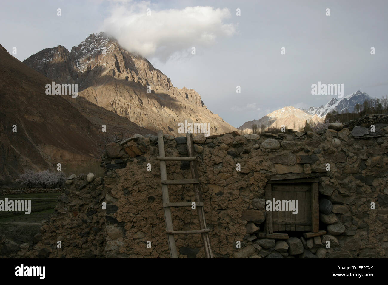 Villaggio appartato di Shimshal mantiene la tradizionale di pietra e case di fango, il più alto insediamento nella valle di Hunza Foto Stock