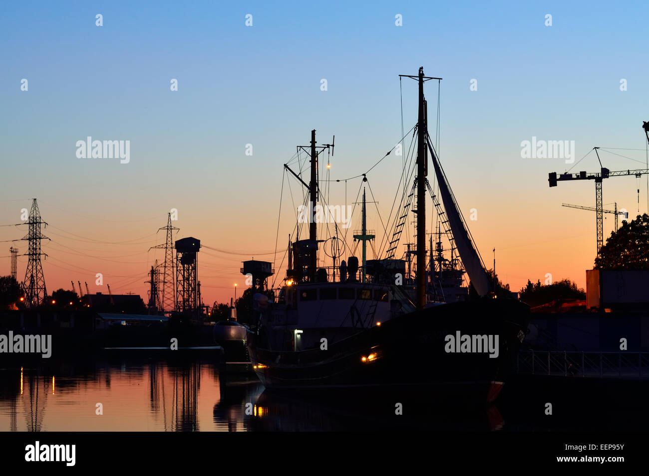 Serata sul fiume Pregel. Kaliningrad, Russia Foto Stock