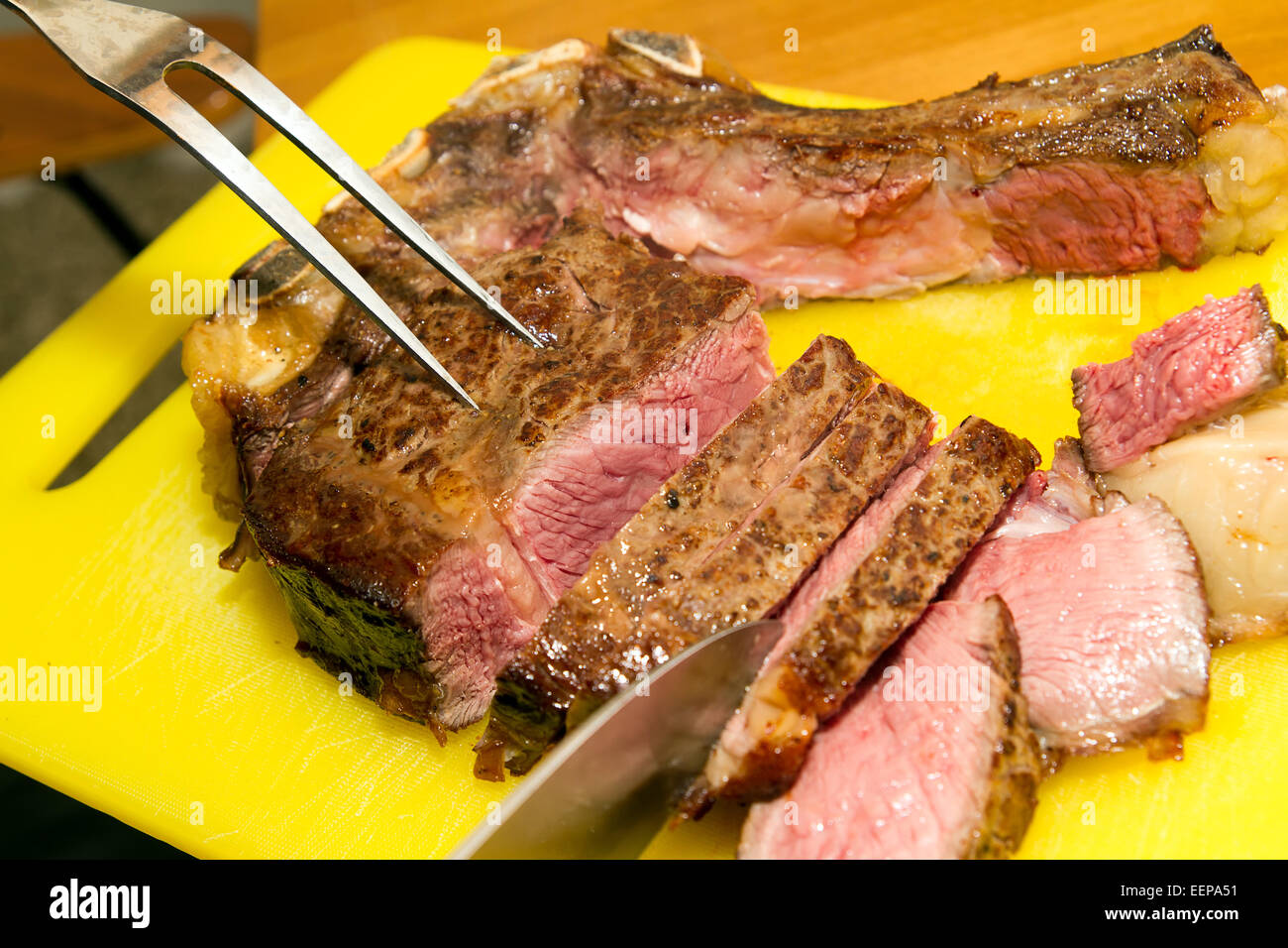 Bistecca con il termometro della carne Foto Stock