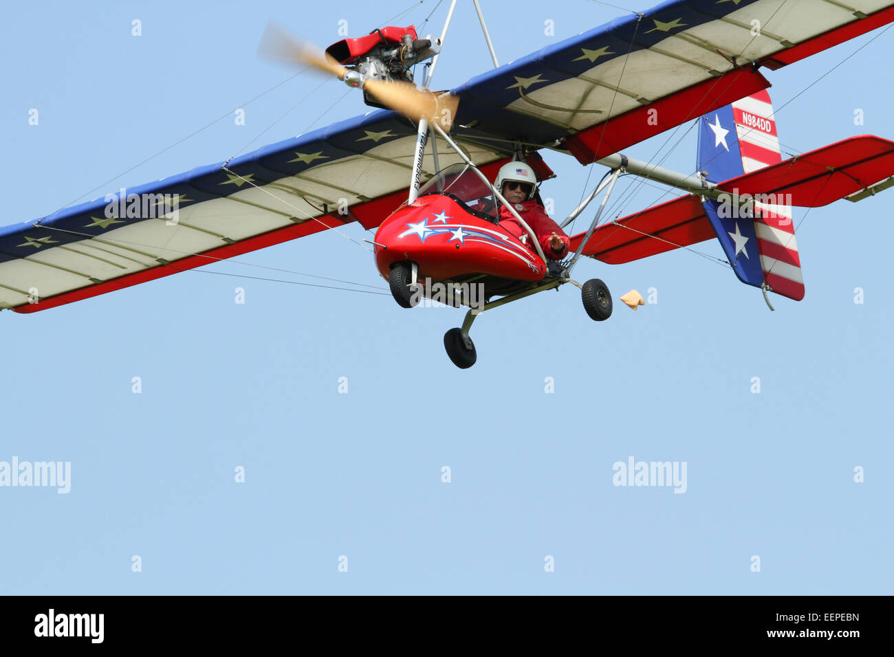 Concorso di precisione di caduta di una beanbag su un bersaglio. Uomo adulto. Fantasma aeromobili CO modello PHANTOM I. ala fissa Single-Engine exp Foto Stock