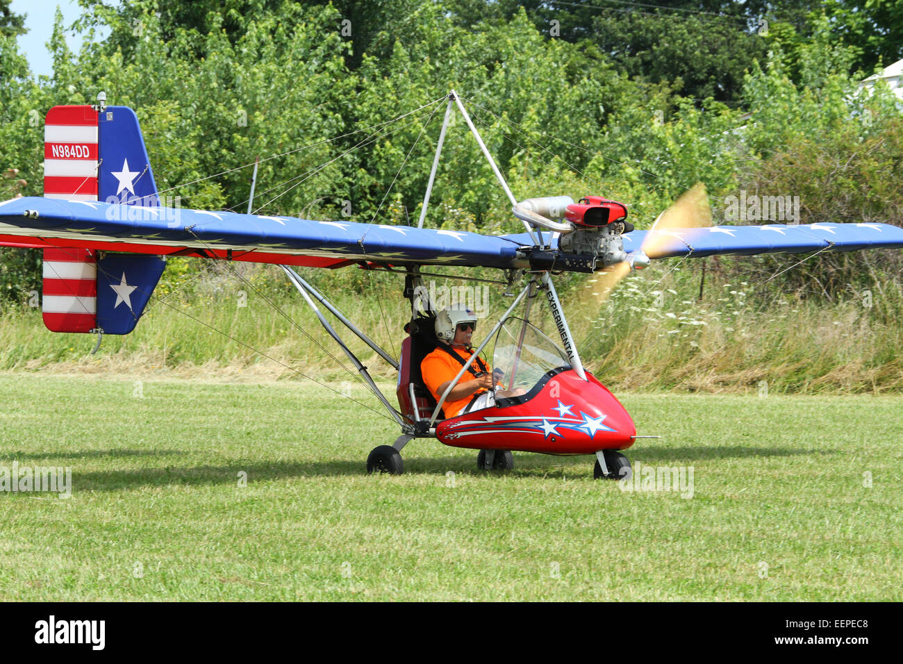 Fantasma aeromobili CO modello PHANTOM I. ala fissa Single-Engine velivoli sperimentali. Uomo adulto è il pilotaggio. Campo Purdy Fly-In. Foto Stock