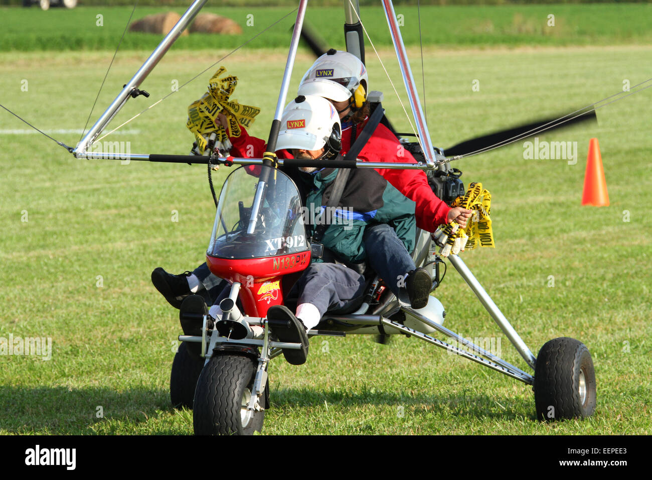AIRBORNE WINDSPORTS bordo modello XT-912-L. Un peso-shift-controllo aereo sperimentale con modello Rotax 912 UL motore. Il Trike confi Foto Stock