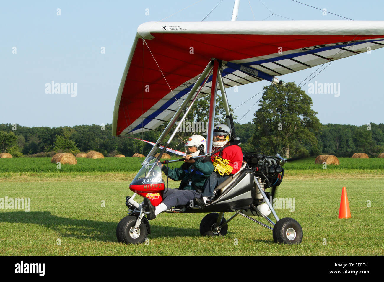 AIRBORNE WINDSPORTS bordo modello XT-912-L. Un peso-shift-controllo aereo sperimentale con modello Rotax 912 UL motore. Il Trike confi Foto Stock
