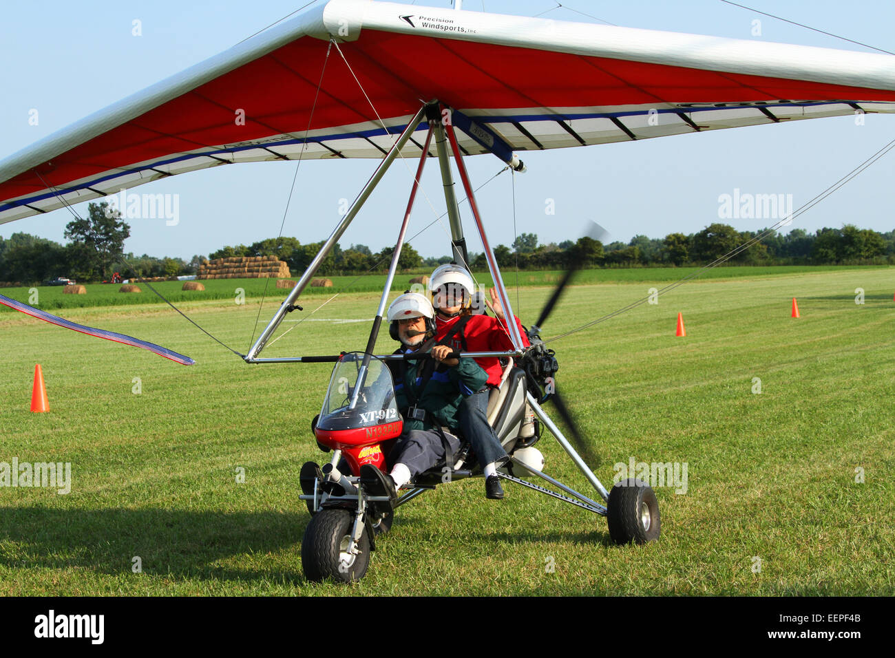 AIRBORNE WINDSPORTS bordo modello XT-912-L. Un peso-shift-controllo aereo sperimentale con modello Rotax 912 UL motore. Il Trike confi Foto Stock