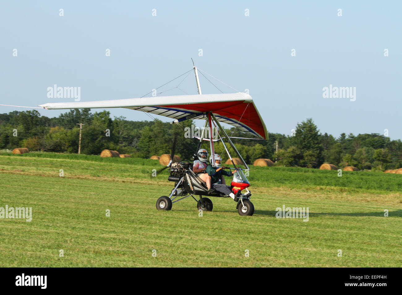 AIRBORNE WINDSPORTS bordo modello XT-912-L. Un peso-shift-controllo aereo sperimentale con modello Rotax 912 UL motore. Il Trike confi Foto Stock
