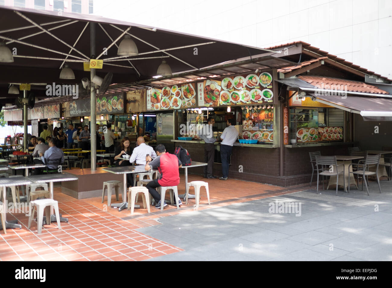 Cucina di strada bancarelle su Orchard Road, Singapore. Foto Stock