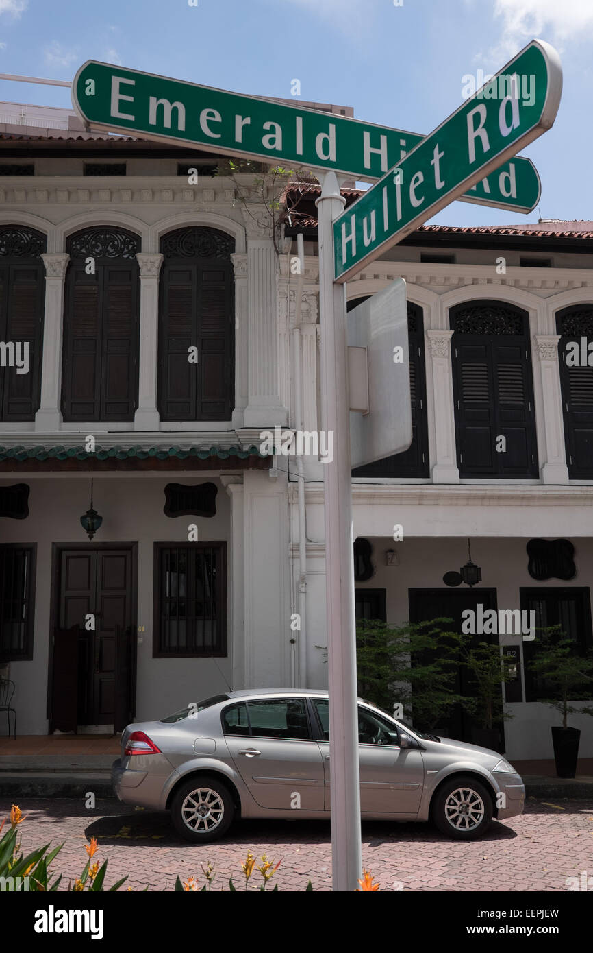 Architettura coloniale nel centro storico di Colle smeraldo in Singapore. Angolo di Emerald Hill Road e Hullet Road. Foto Stock