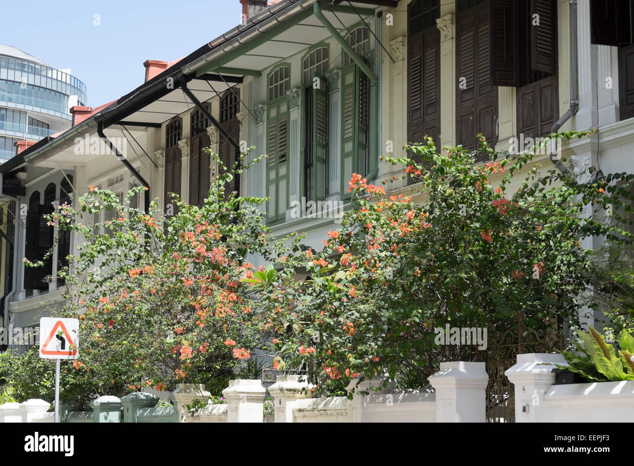 Architettura coloniale nel centro storico di Colle smeraldo in Singapore. Foto Stock