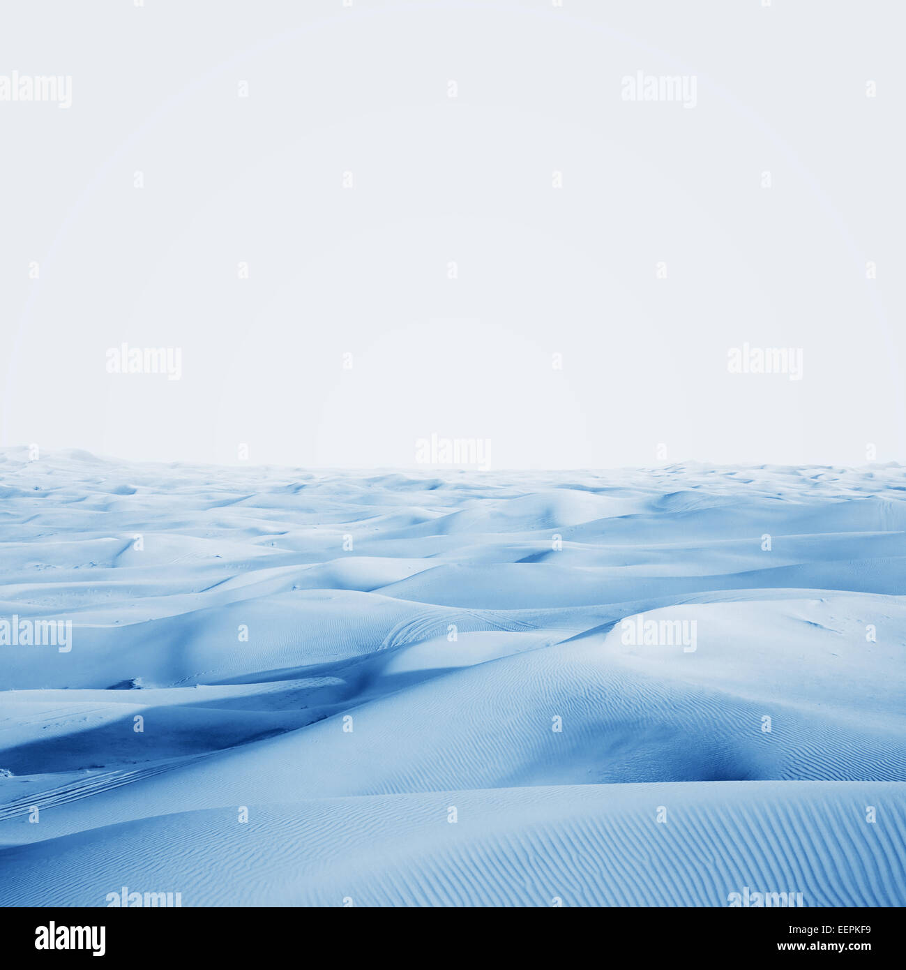 Deserto artico. paesaggio invernale con derive di neve. Foto Stock