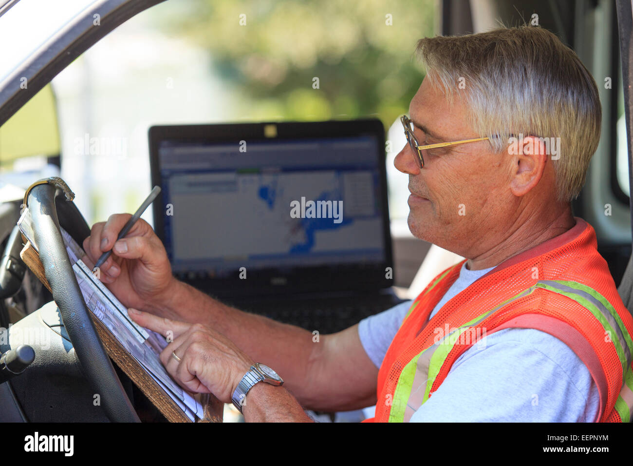 Supervisore di costruzione Lavori di registrazione dal carrello Foto Stock