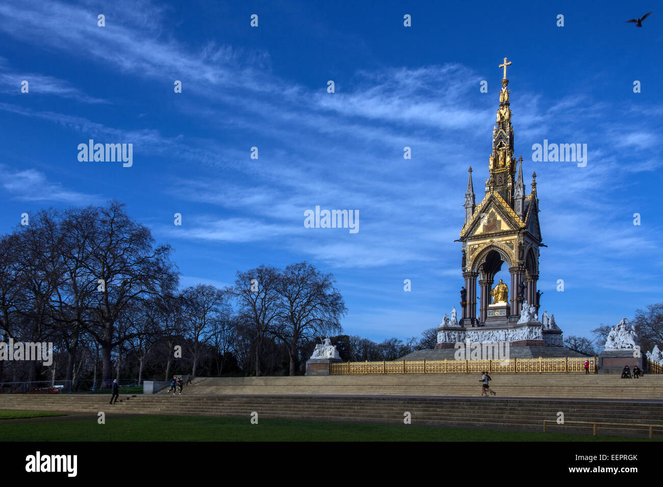 L'Albert Memorial è situato a Kensington Gardens a Londra, Inghilterra Foto Stock