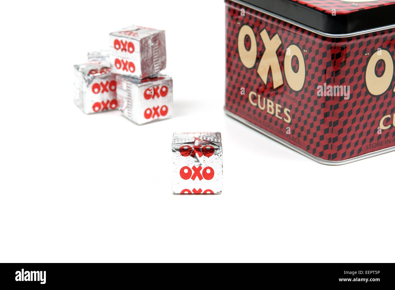 OXO stock a cubetti nel proprio distintivo argento involucro in foglio in primo luogo fabbricato nel 1910. Oxo è di proprietà di Premier gli alimenti nel Regno Unito Foto Stock