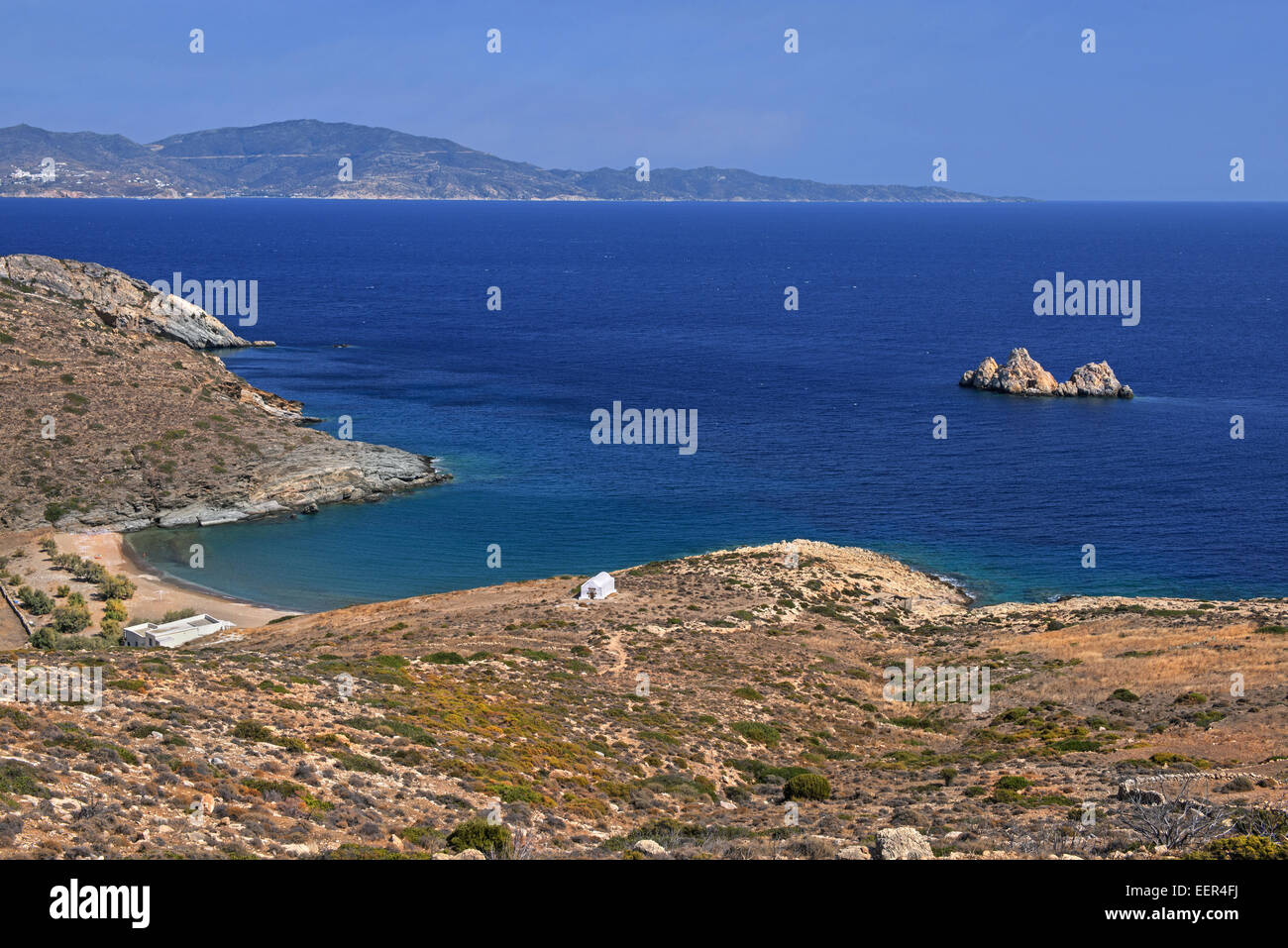 Vista di Agios Georgios spiaggia appartata in Sikinos isola, Cicladi Grecia Foto Stock