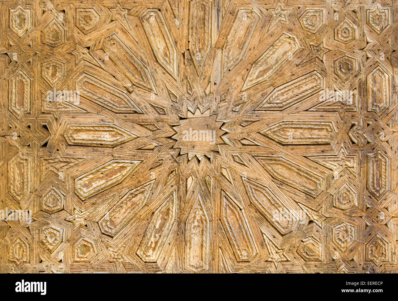 Siviglia, Spagna - 28 ottobre 2014: il dettaglio della finestra in stile mudejar cieco nel cortile di Casa de Pilatos. Foto Stock