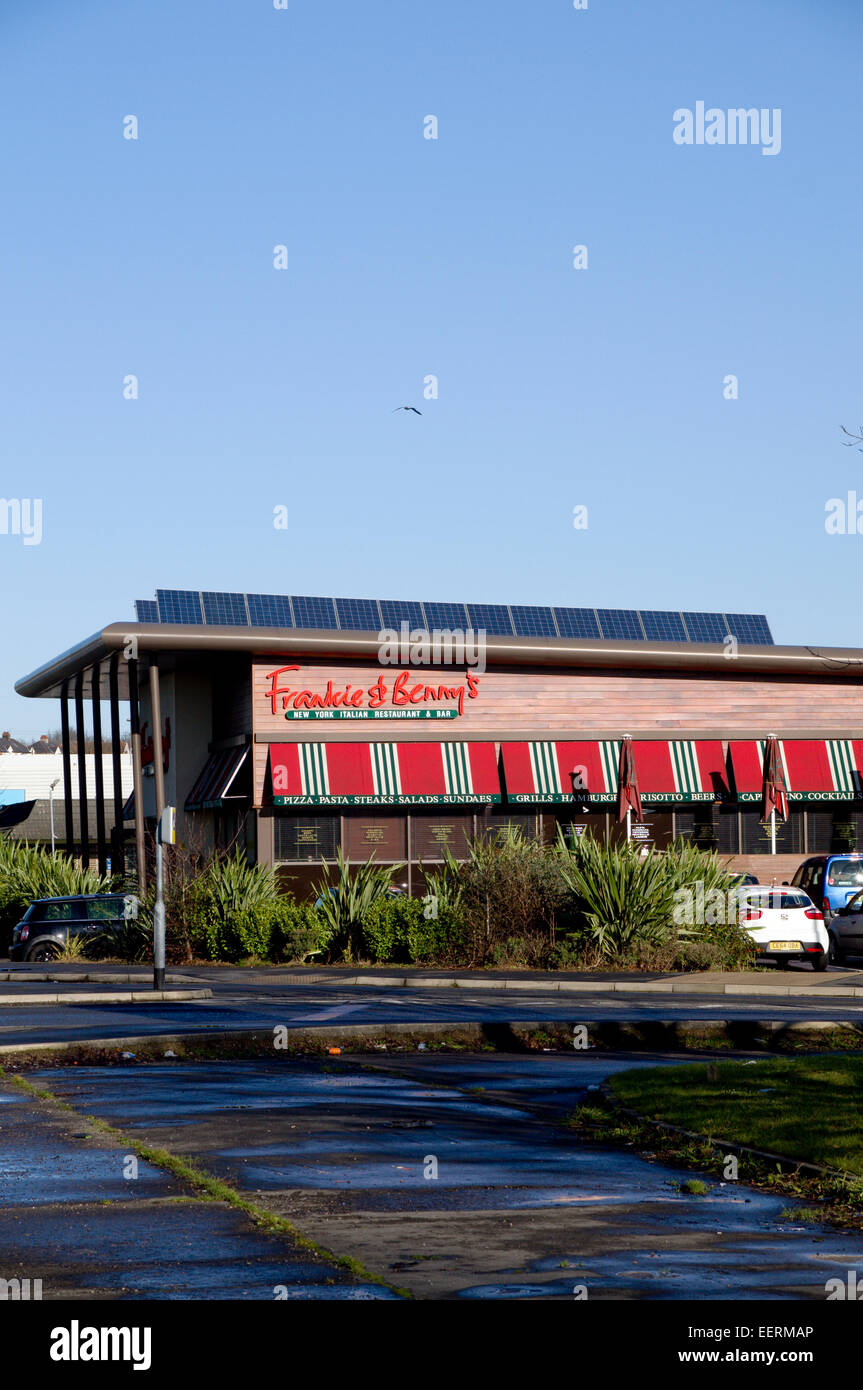 Frankie & Bennies American ristorante italiano a catena, Newport Road, Cardiff, Galles del Sud, Regno Unito. Foto Stock