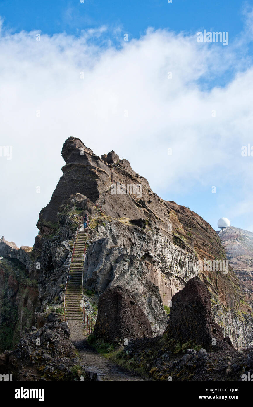 Reisen, Europa, il Portogallo, la Madera; Wanderweg mit Stufen am Pico do Arieiro, Bergwelt von Madera, Berge, Gipfel. Foto Stock