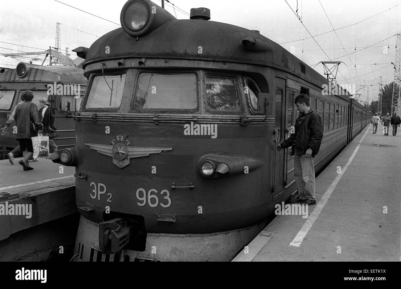 Era sovietica treno elettrico a San Pietroburgo Russia degli anni novanta Foto Stock