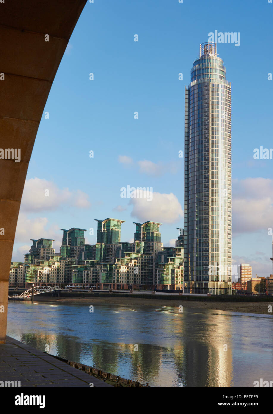 St George Wharf Tower luxury riverside appartamenti west London Inghilterra Europa Foto Stock