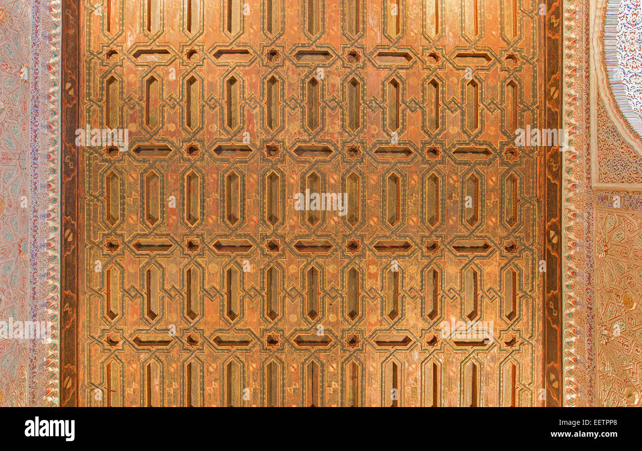 Siviglia, Spagna - 28 ottobre 2014: l'uno dei soffitti in stile mudejar a Alcazar di Siviglia. Foto Stock