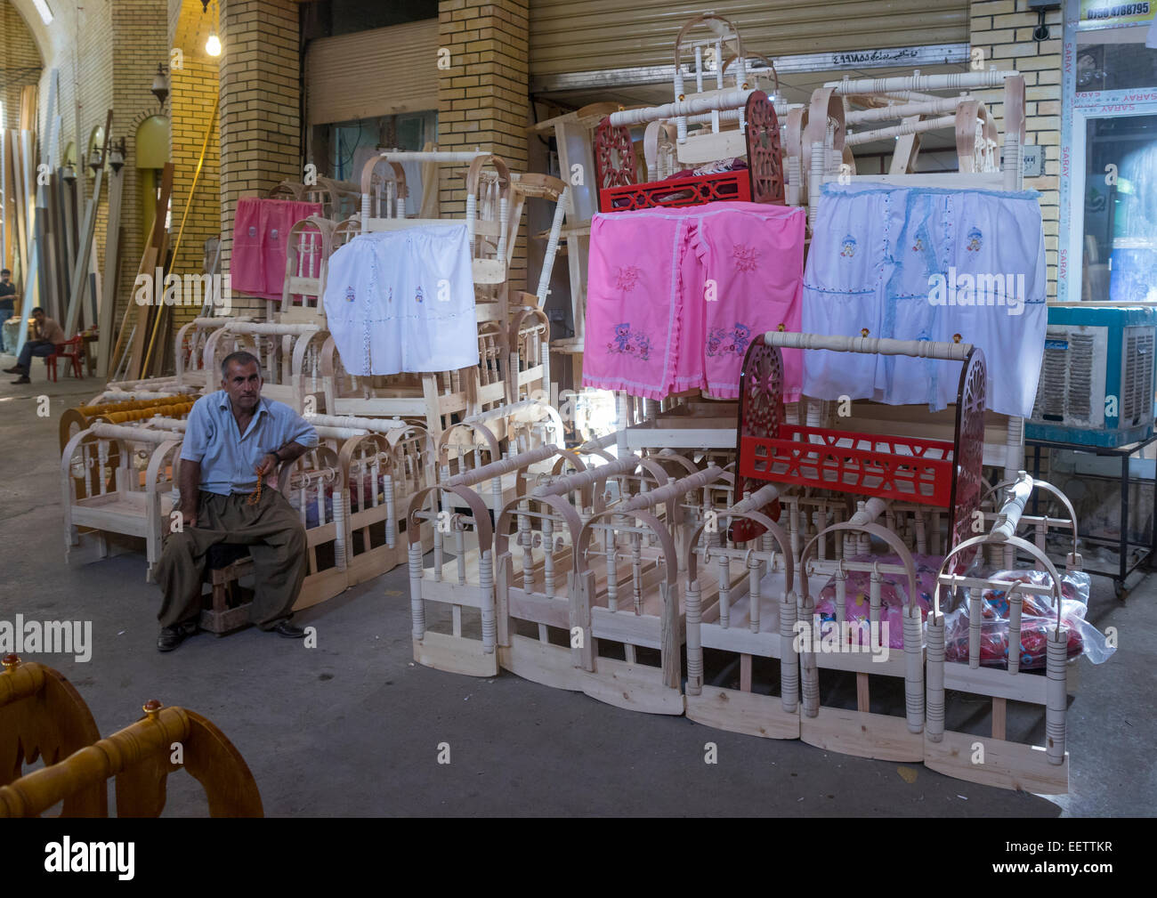 Craddles per neonati in Qaysari Bazaar, Erbil Kurdistan, Iraq Foto Stock
