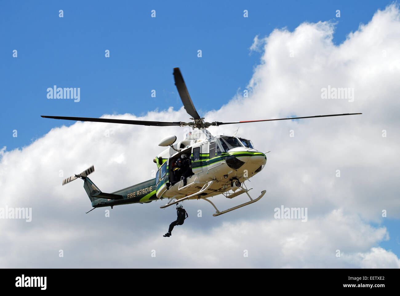 Fire Salvataggio in elicottero su una vita missione salvifica Foto Stock