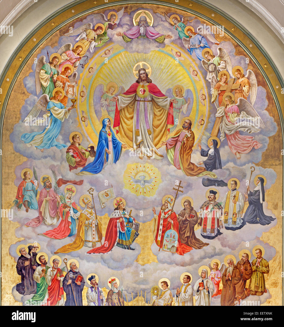 Vienna - il Cuore di Gesù con gli angeli e i santi patroni della terra disegnata da Josef Magerle (1948) nella chiesa Erloserkirche. Foto Stock