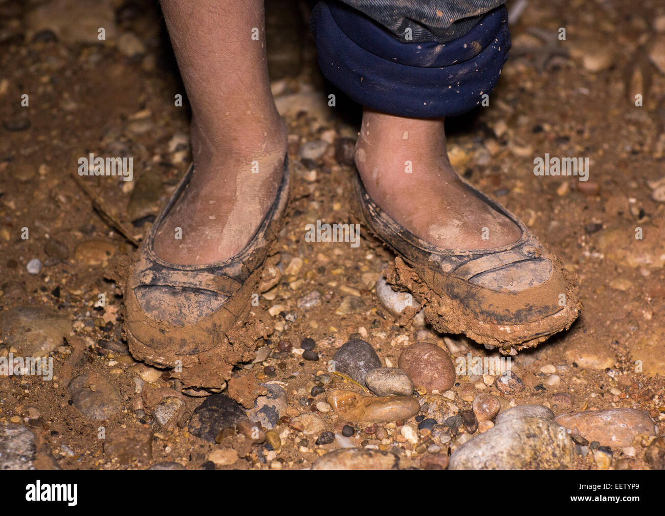 Yezedi profughi dal Sinjar vivono nel fango, Duhok, Kurdistan, Iraq Foto Stock