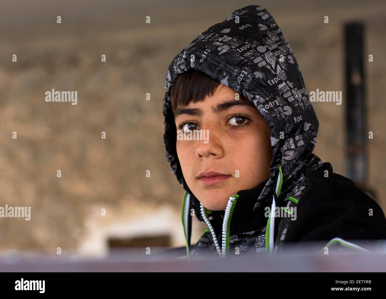 Rifugiato Yezidi ragazzo spostato dalla Sinjar vivono nel Tempio Lalesh, Kurdistan, Iraq Foto Stock