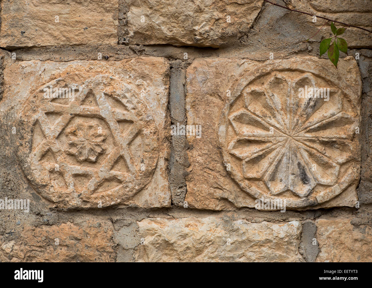 Star scolpito su una parete in Tempio Lalesh, Kurdistan, Iraq Foto Stock
