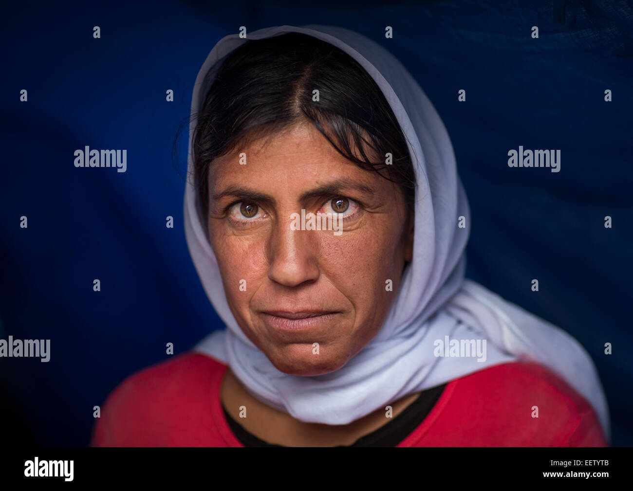Rifugiato Yezidi donna spostata dalla Sinjar vivono nel Tempio Lalesh, Kurdistan, Iraq Foto Stock
